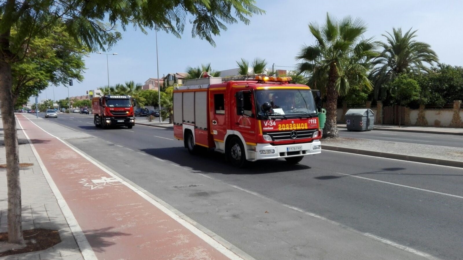 Dos muertos y más de 40 desalojados en el incendio de un edificio en Jávea (Alicante) Dos muertos y más de 40 desalojados en el incendio de un edificio en Jávea (Alicante)