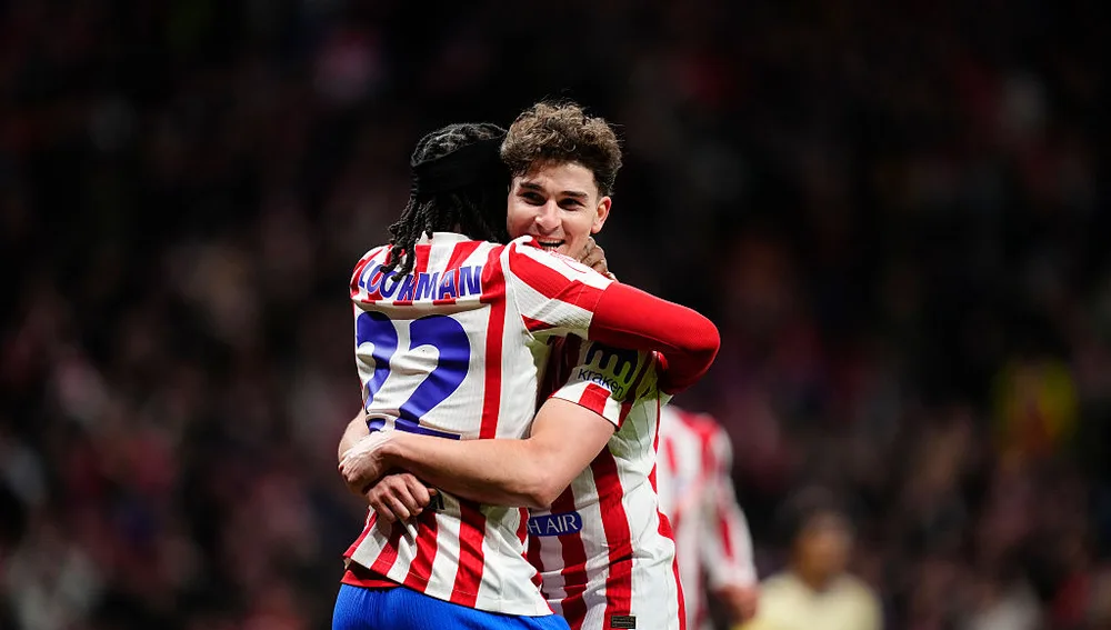 Lookman y Julián Alvarez celebran uno de los goles del Atlético en la primera parte Lookman y Julián Alvarez celebran uno de los goles del Atlético en la primera parte