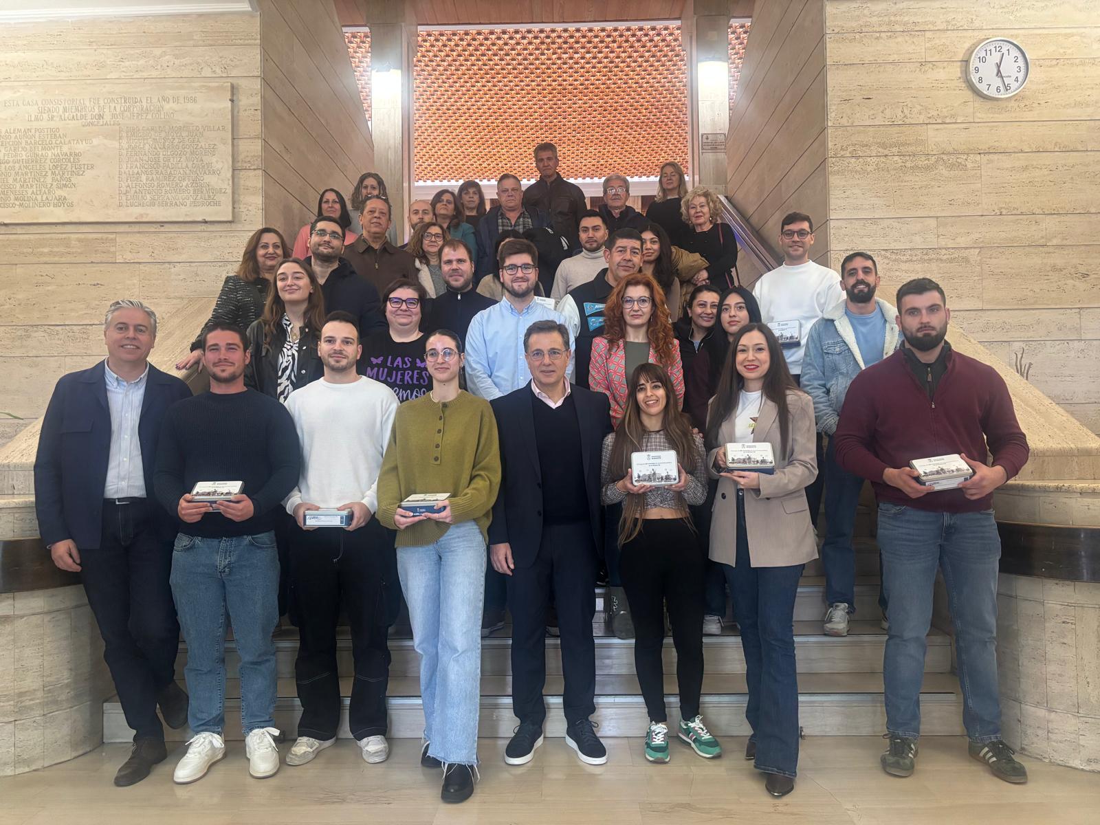 Los propietarios de las 88 VPO del sector 10 de Albacete reciben las llaves de sus casas Los propietarios de las 88 VPO del sector 10 de Albacete reciben las llaves de sus casas