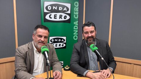 José Francisco Mancebo, director del patronato de Turismo de la Costa Blanca, y Salvador Lucas, presidente de la asociación de Campos de Golf de la Costa Blanca y la Comunitat Valenciana José Francisco Mancebo, director del patronato de Turismo de la Costa Blanca, y Salvador Lucas, presidente de la asociación de Campos de Golf de la Costa Blanca y la Comunitat Valenciana