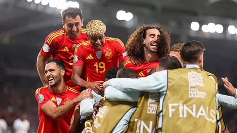 Los jugadores de la selección española celebran el pase a la final de la UEFA Nations League 2025