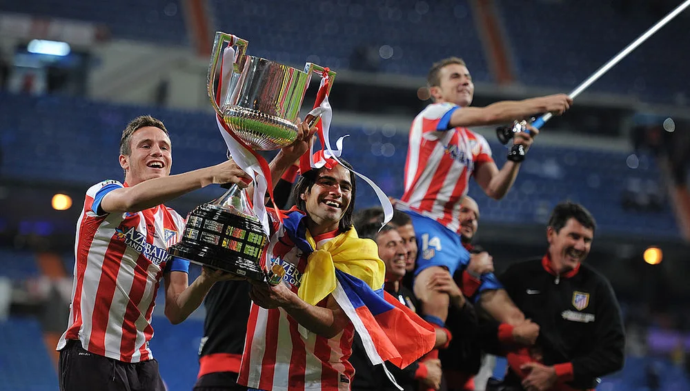 Saúl y Falcao celebran la victoria del Atlético en la final de Copa de 2013 Saúl y Falcao celebran la victoria del Atlético en la final de Copa de 2013