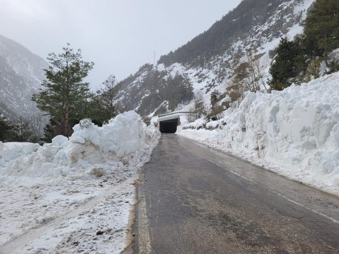 Desalojados el Balneario de Panticosa y Llanos del Hospital cuyos accesos seguirán cerrados Desalojados el Balneario de Panticosa y Llanos del Hospital cuyos accesos seguirán cerrados