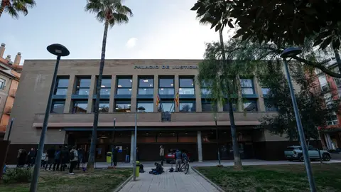 Varios medios de comunicación a las puertas del juzgado de Catarroja donde se instruye la causa penal por a gestión de la dana. o Varios medios de comunicación a las puertas del juzgado de Catarroja donde se instruye la causa penal por a gestión de la dana. o