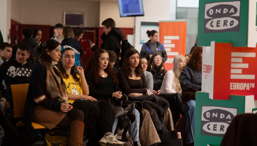 Onda Cero celebra el Día Mundial de la Radio con el alumnado del Grado en Periodismo de la UJI Onda Cero celebra el Día Mundial de la Radio con el alumnado del Grado en Periodismo de la UJI