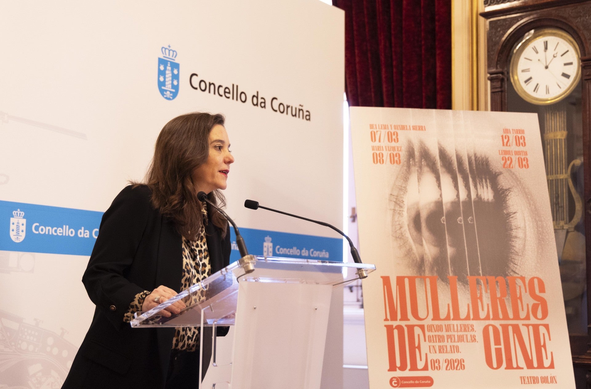 La alcaldesa de A Coruña pide disculpas a la ciudanía tras lo sucedido en el pleno de ayer La alcaldesa de A Coruña pide disculpas a la ciudanía tras lo sucedido en el pleno de ayer