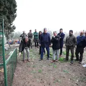 El conseller de Medio Ambiente, Vicente Martínez Mus, ha visitado la zona donde se instalan las primeras jaulas. El conseller de Medio Ambiente, Vicente Martínez Mus, ha visitado la zona donde se instalan las primeras jaulas.