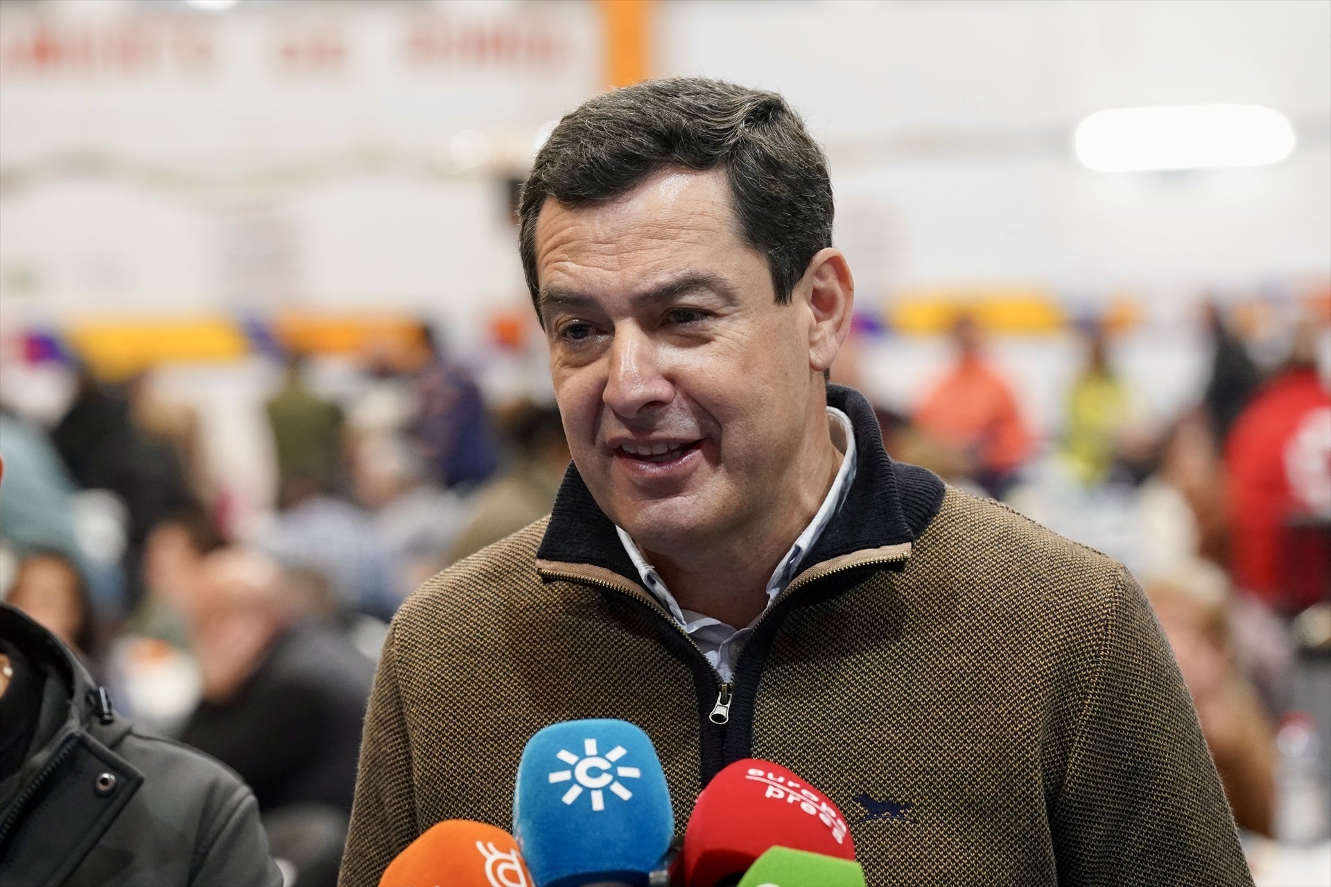 El presidente de la Junta de Andalucía, Juanma Moreno atiende a los medios de comunicación. El presidente de la Junta de Andalucía, Juanma Moreno atiende a los medios de comunicación.