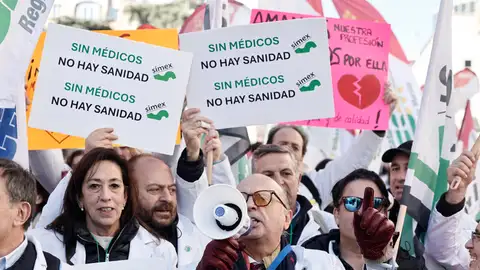 Los médicos se manifiestan en Madrid contra el Estatuto Marco acordado entre Sanidad y los sindicatos Los médicos se manifiestan en Madrid contra el Estatuto Marco acordado entre Sanidad y los sindicatos