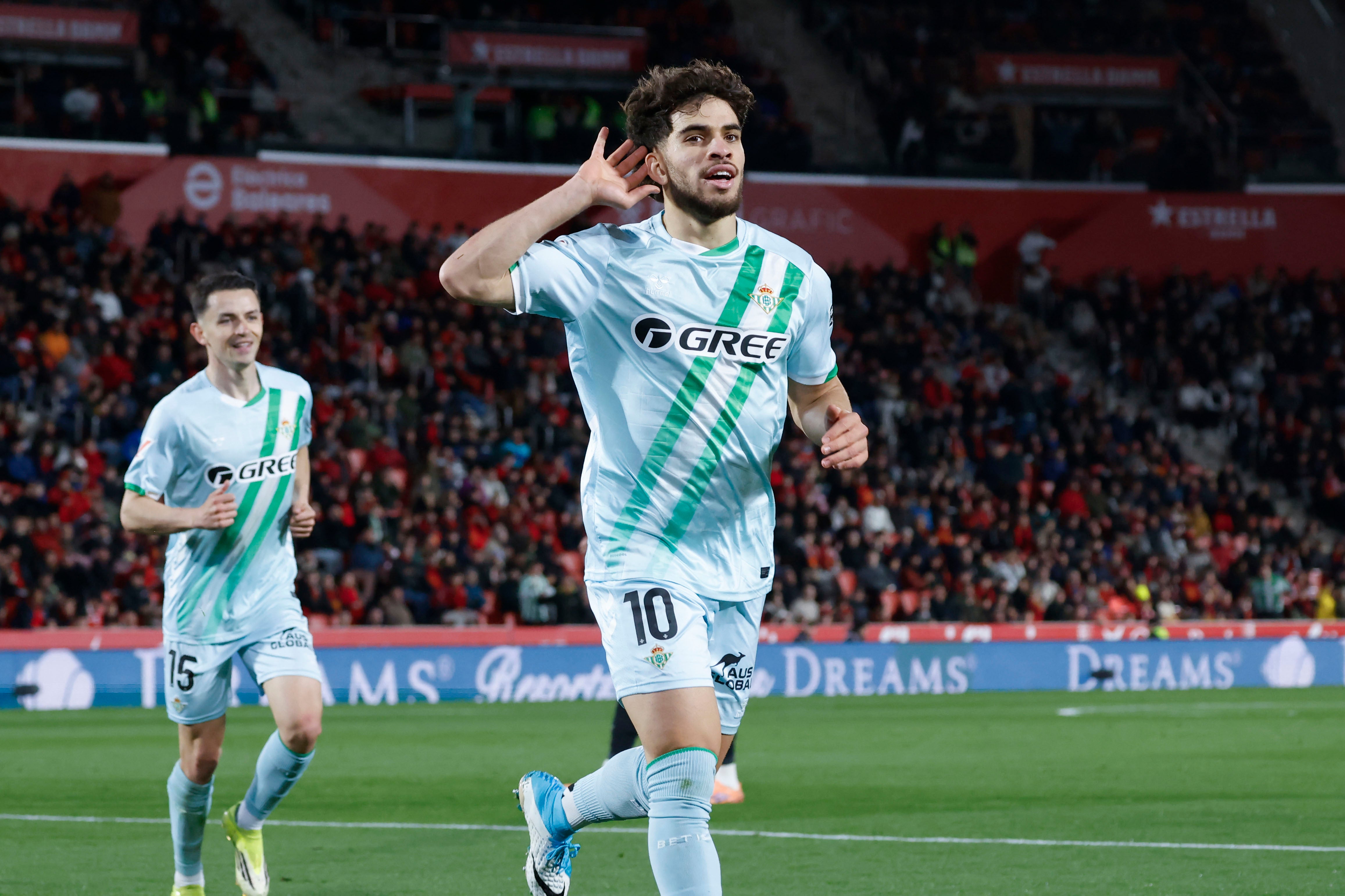 Son Moix sigue siendo talismán para un Betis que se acerca a zona Champions Son Moix sigue siendo talismán para un Betis que se acerca a zona Champions