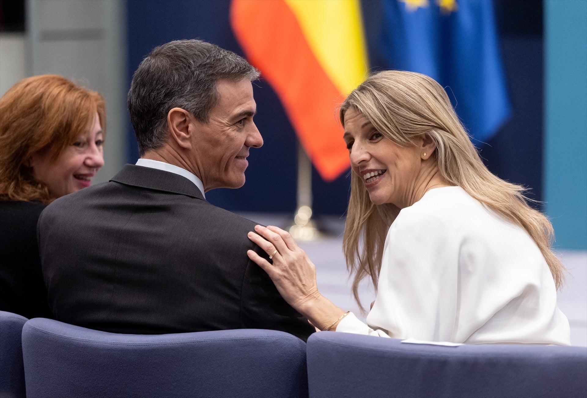 El presidente del Gobierno, Pedro Sánchez, y la vicepresidenta segunda y ministra de Trabajo y Economía Social, Yolanda Díaz, durante el acto de la firma del acuerdo para la subida del salario mínimo interprofesional (SMI) para 2026 El presidente del Gobierno, Pedro Sánchez, y la vicepresidenta segunda y ministra de Trabajo y Economía Social, Yolanda Díaz, durante el acto de la firma del acuerdo para la subida del salario mínimo interprofesional (SMI) para 2026