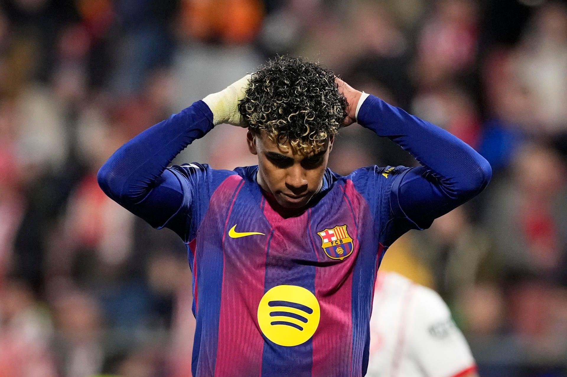 Lamine Yamal se lamenta tras fallar un penalti en el Girona - Barcelona Lamine Yamal se lamenta tras fallar un penalti en el Girona - Barcelona