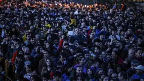 Archivo - Decenas de personas durante la Crida de las Fallas 2025. Archivo - Decenas de personas durante la Crida de las Fallas 2025.