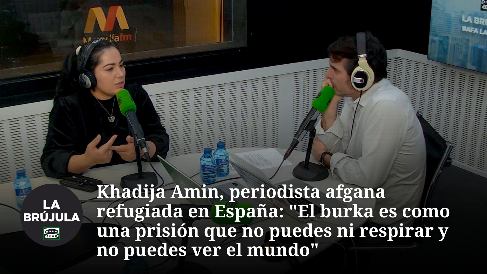 Khadija Amin, periodista afgana refugiada en España: "El burka es como una prisión que no puedes ni respirar y no puedes ver el mundo" Khadija Amin, periodista afgana refugiada en España: "El burka es como una prisión que no puedes ni respirar y no puedes ver el mundo"