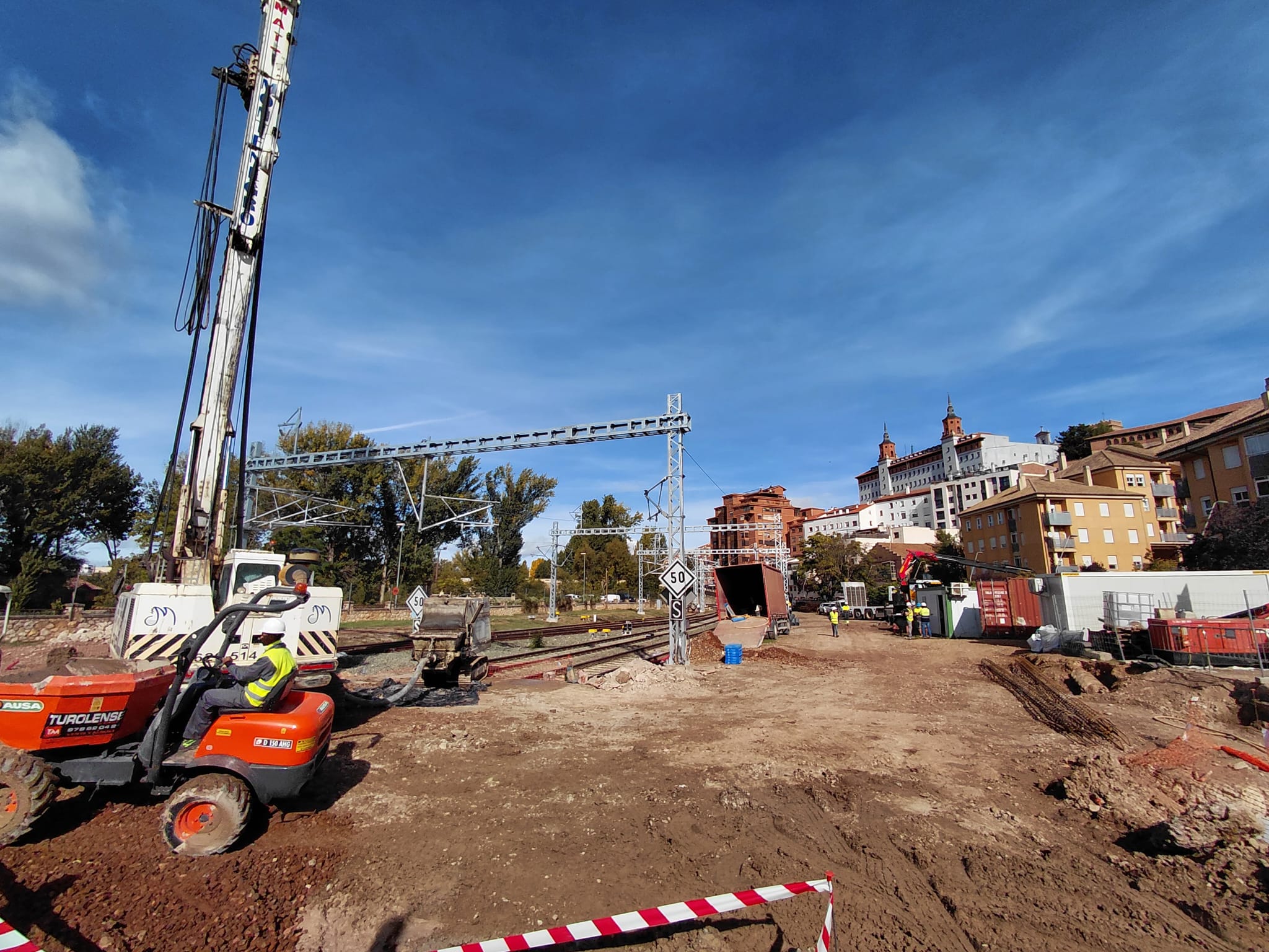 Obras de electrificación de la línea a su paso por Teruel capital Obras de electrificación de la línea a su paso por Teruel capital