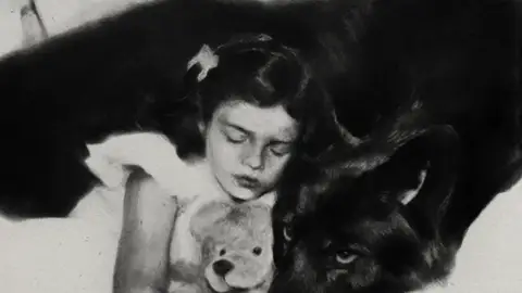 Portada de 'White Feather Hawk Tail Deer Hunter' Portada de 'White Feather Hawk Tail Deer Hunter'