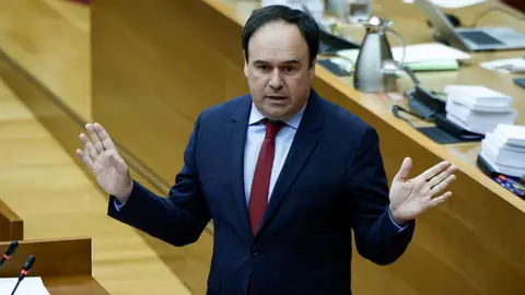 El president de la Generalitat, Juanfran Pérez Llorca, durante su primera sesión de control en Les Corts Valencianes. El president de la Generalitat, Juanfran Pérez Llorca, durante su primera sesión de control en Les Corts Valencianes.