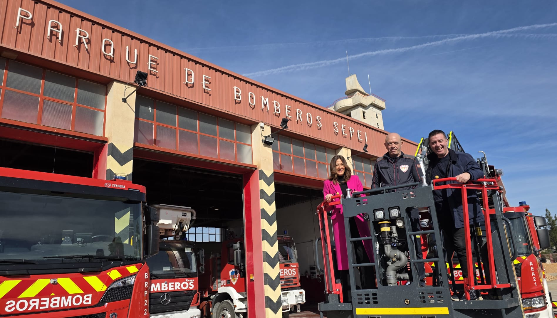 Dos nuevos vehículos autoescaleras para que el SEPEI luche contra el fuego Dos nuevos vehículos autoescaleras para que el SEPEI luche contra el fuego