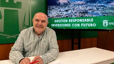 Ramón Poveda, concejal de Hacienda en el Ayuntamiento de Petrer. Ramón Poveda, concejal de Hacienda en el Ayuntamiento de Petrer.