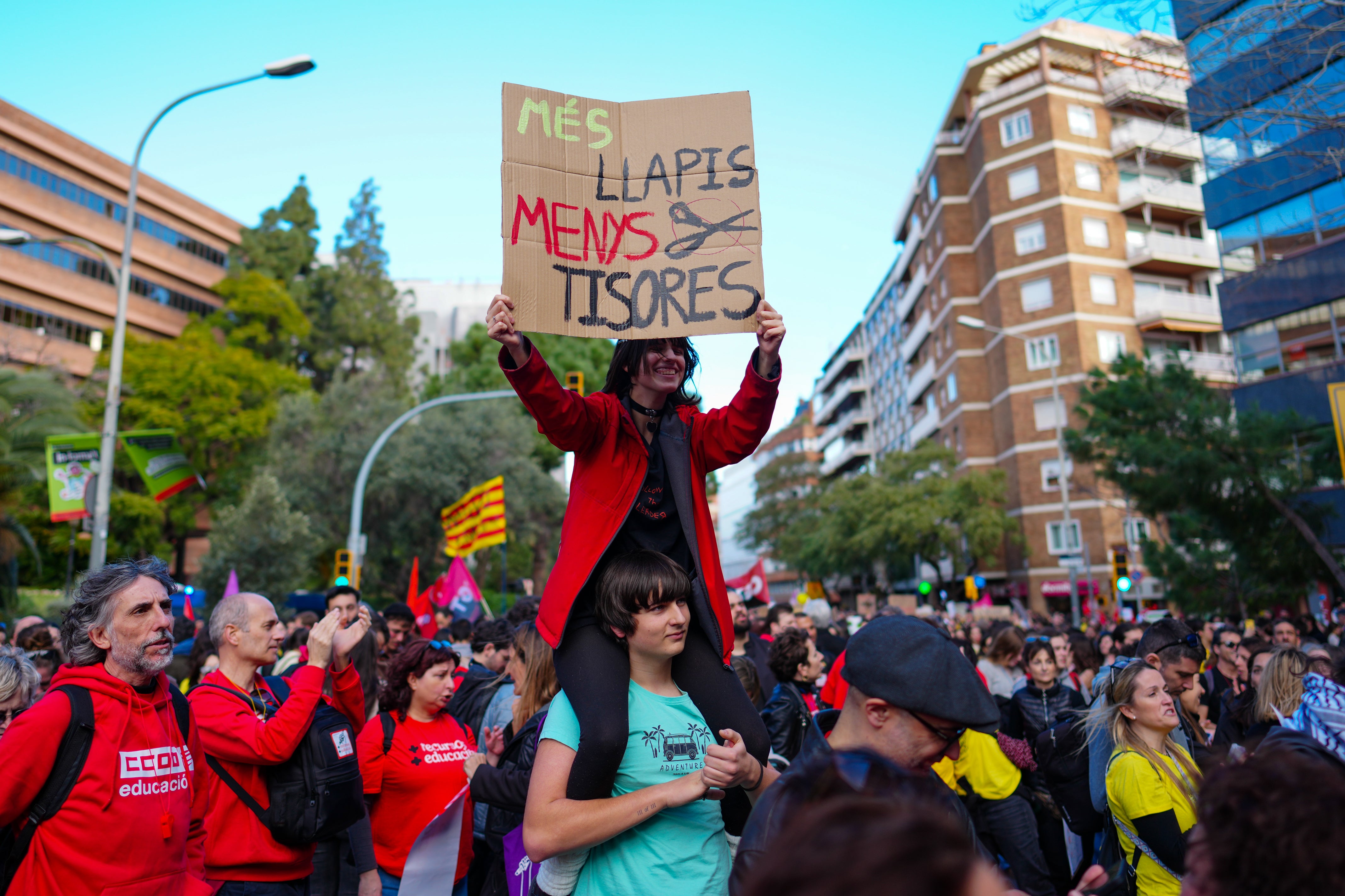 Més de 40.000 docents catalans rebutgen l’acord d’Educació signat amb CCOO i UGT Més de 40.000 docents catalans rebutgen l’acord d’Educació signat amb CCOO i UGT