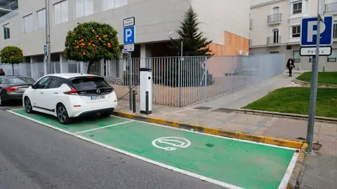El Ayuntamiento de Mérida garantiza el mantenimiento y la gratuidad de los puntos de recarga de vehículos eléctricos El Ayuntamiento de Mérida garantiza el mantenimiento y la gratuidad de los puntos de recarga de vehículos eléctricos