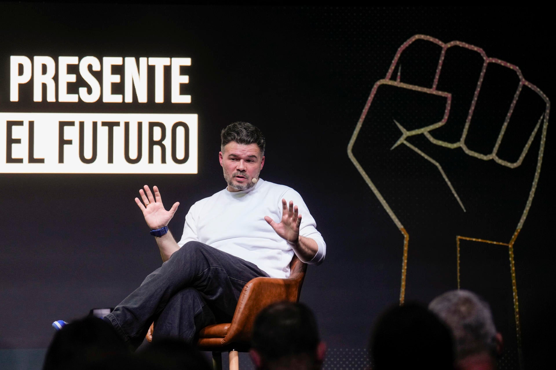 Rufián defiende la prohibición del burka porque es "una salvajada": "La izquierda no debe permitir que se invisibilice a las mujeres" Rufián defiende la prohibición del burka porque es "una salvajada": "La izquierda no debe permitir que se invisibilice a las mujeres"