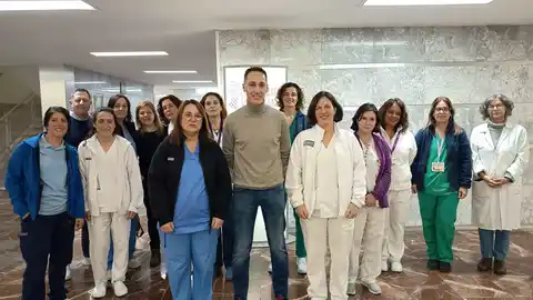 Integrantes de los equipos que han desarrollado los proyectos premiados del área de Enfermería del área de salud del Hospital General de Elche. Integrantes de los equipos que han desarrollado los proyectos premiados del área de Enfermería del área de salud del Hospital General de Elche.