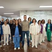 Integrantes de los equipos que han desarrollado los proyectos premiados del área de Enfermería del área de salud del Hospital General de Elche. 