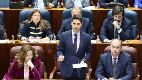 El ya exconsejero de Educaci&oacute;n y Universidades, Emilio Viciana, durante un pleno en la Asamblea de Madrid.