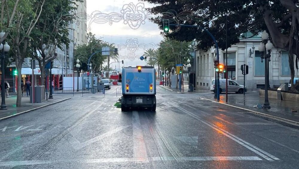 La limpieza de la rambla tras el Sábado Ramblero de Carnaval 