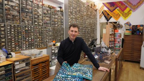 Ram&oacute;n Santos, propietario de la mercer&iacute;a La Cris&aacute;lida