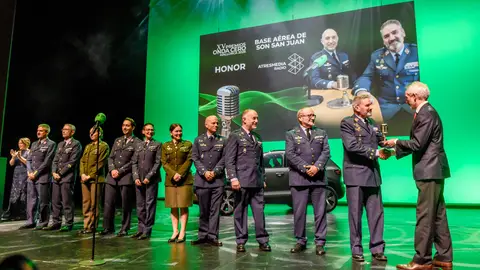 Ramón Osorio entrega el premio Onda Cero Mallorca de Honor Ramón Osorio entrega el premio Onda Cero Mallorca de Honor