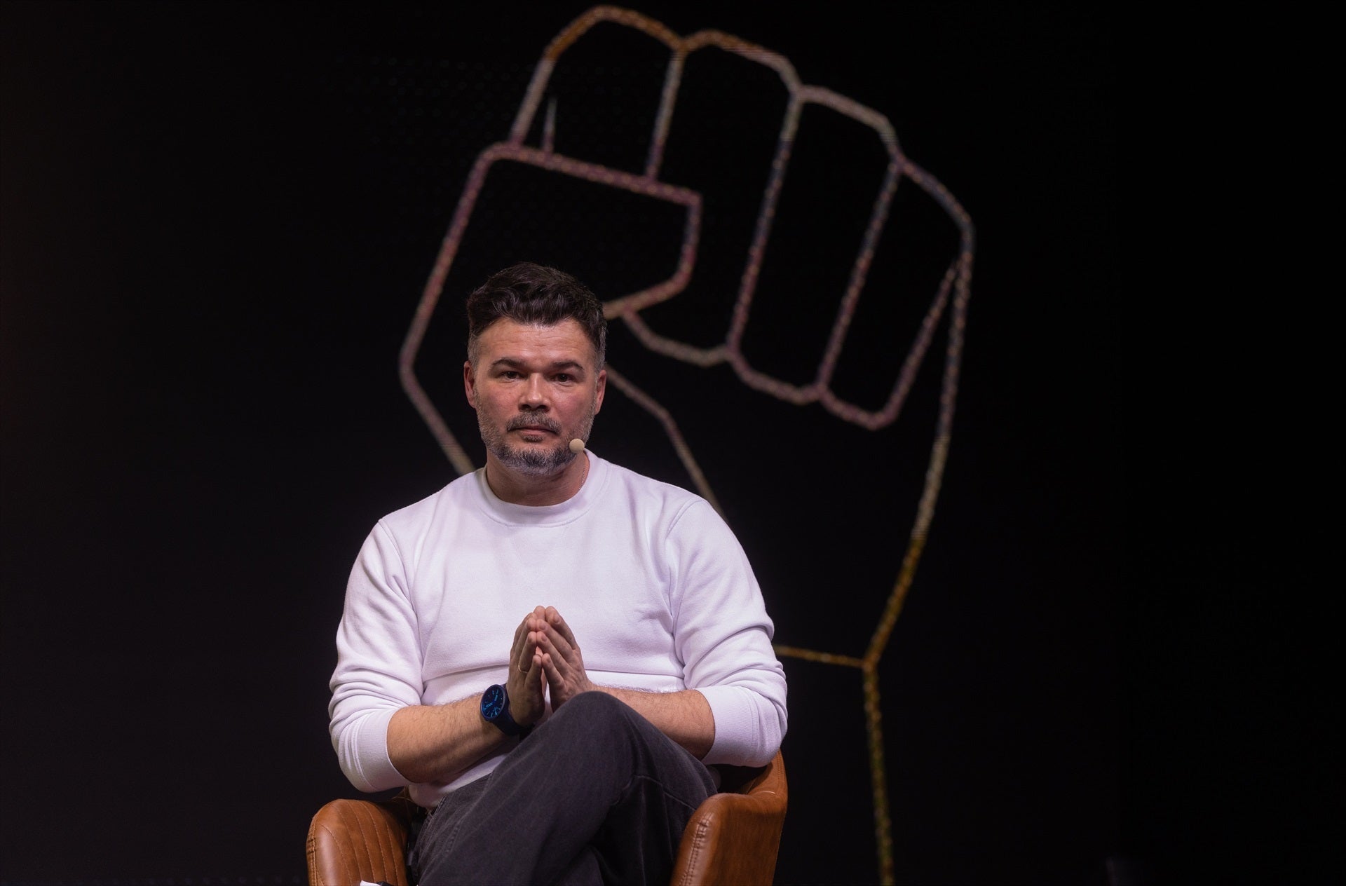 "¿Cuánto pesa esta botella?", la metáfora más viral de Rufián: "Parece Pantomima Full" "¿Cuánto pesa esta botella?", la metáfora más viral de Rufián: "Parece Pantomima Full"