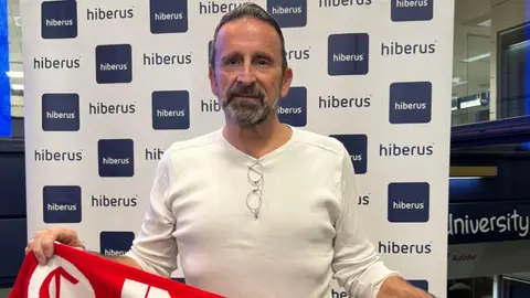 El catalán ha sido presentado ante los medios de comunicación El catalán ha sido presentado ante los medios de comunicación