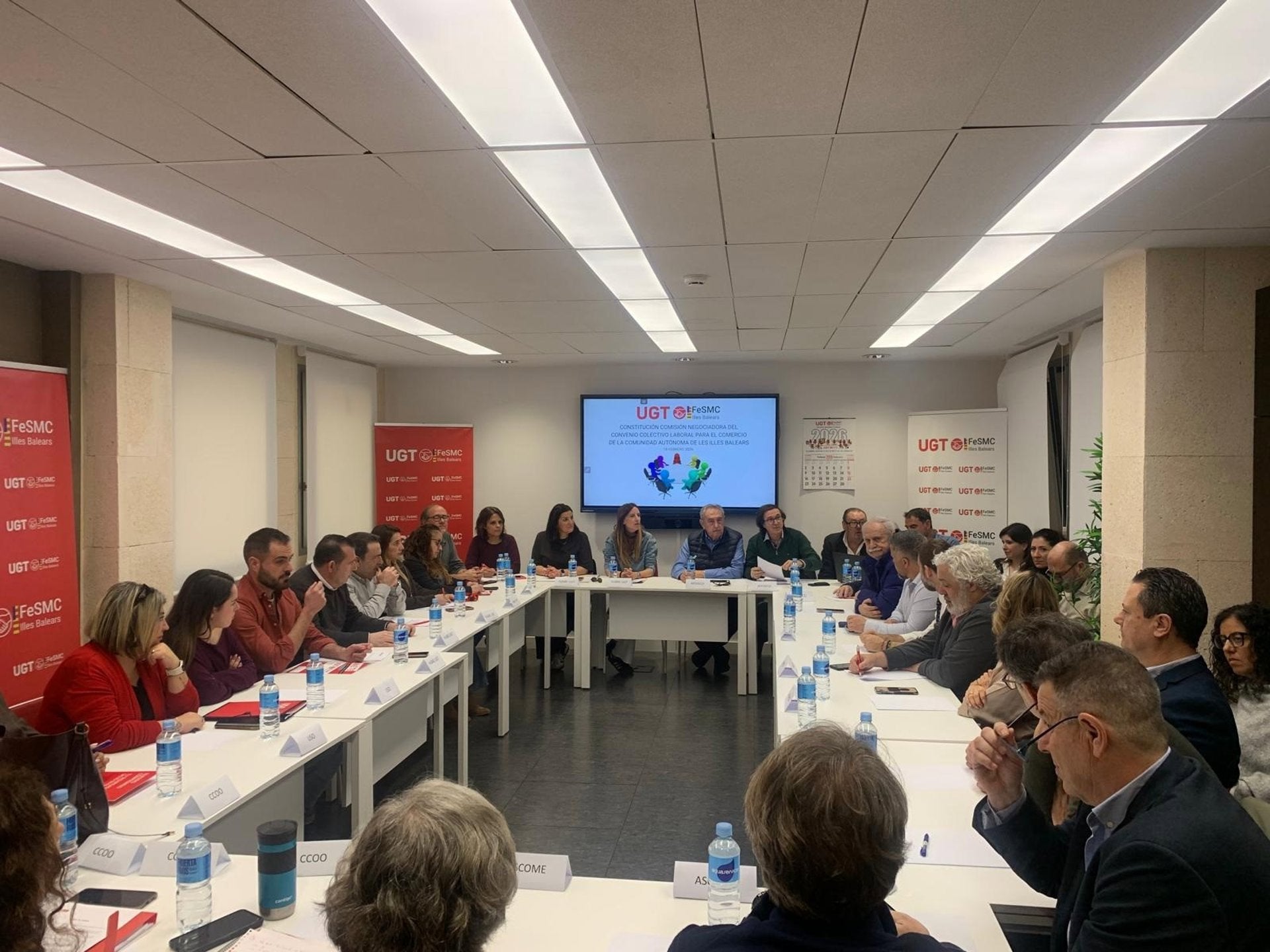 UGT pide una subida salarial del 17% en el nuevo convenio de comercio UGT pide una subida salarial del 17% en el nuevo convenio de comercio