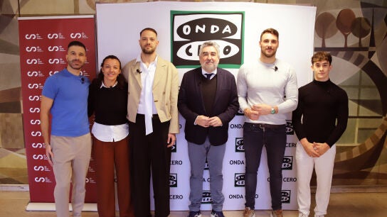 Pablo de Miguel, Anair Lomba, Ra&uacute;l Granado, Jos&eacute; Manuel Rodr&iacute;guez Uribes, V&iacute;ctor Guti&eacute;rrez y Sergio Kovacs durante el programa especial de Onda Cero con motivo del D&iacute;a Internacional contra la LGTBIfobia en el Deporte.