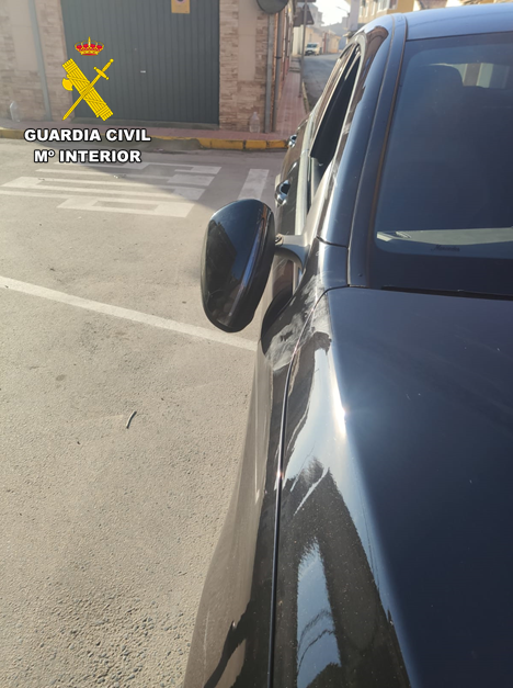 Detienen al autor de varios delitos de daños en vehículos y buzones en Carrión de Calatrava Detienen al autor de varios delitos de daños en vehículos y buzones en Carrión de Calatrava