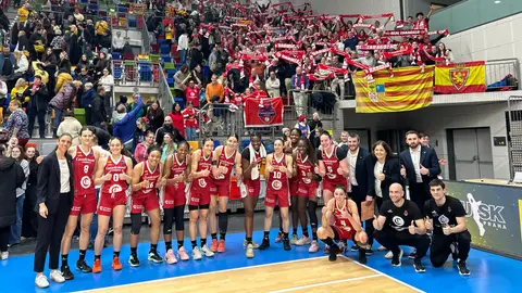 La Marea Roja pobló las gradas de la cancha de Praga La Marea Roja pobló las gradas de la cancha de Praga