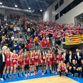 La Marea Roja pobló las gradas de la cancha de Praga La Marea Roja pobló las gradas de la cancha de Praga