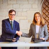 Salvador Illa i Jéssica Alñbiach signen l'acord de Pressupostos