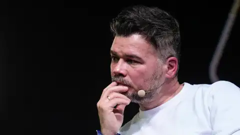 El portavoz de ERC en el Congreso, Gabriel Rufián, durante el acto conjunto celebrado este miércoles en Madrid junto al portavoz adjunto de Más Madrid en la Asamblea madrileña, Emilio Delgado El portavoz de ERC en el Congreso, Gabriel Rufián, durante el acto conjunto celebrado este miércoles en Madrid junto al portavoz adjunto de Más Madrid en la Asamblea madrileña, Emilio Delgado