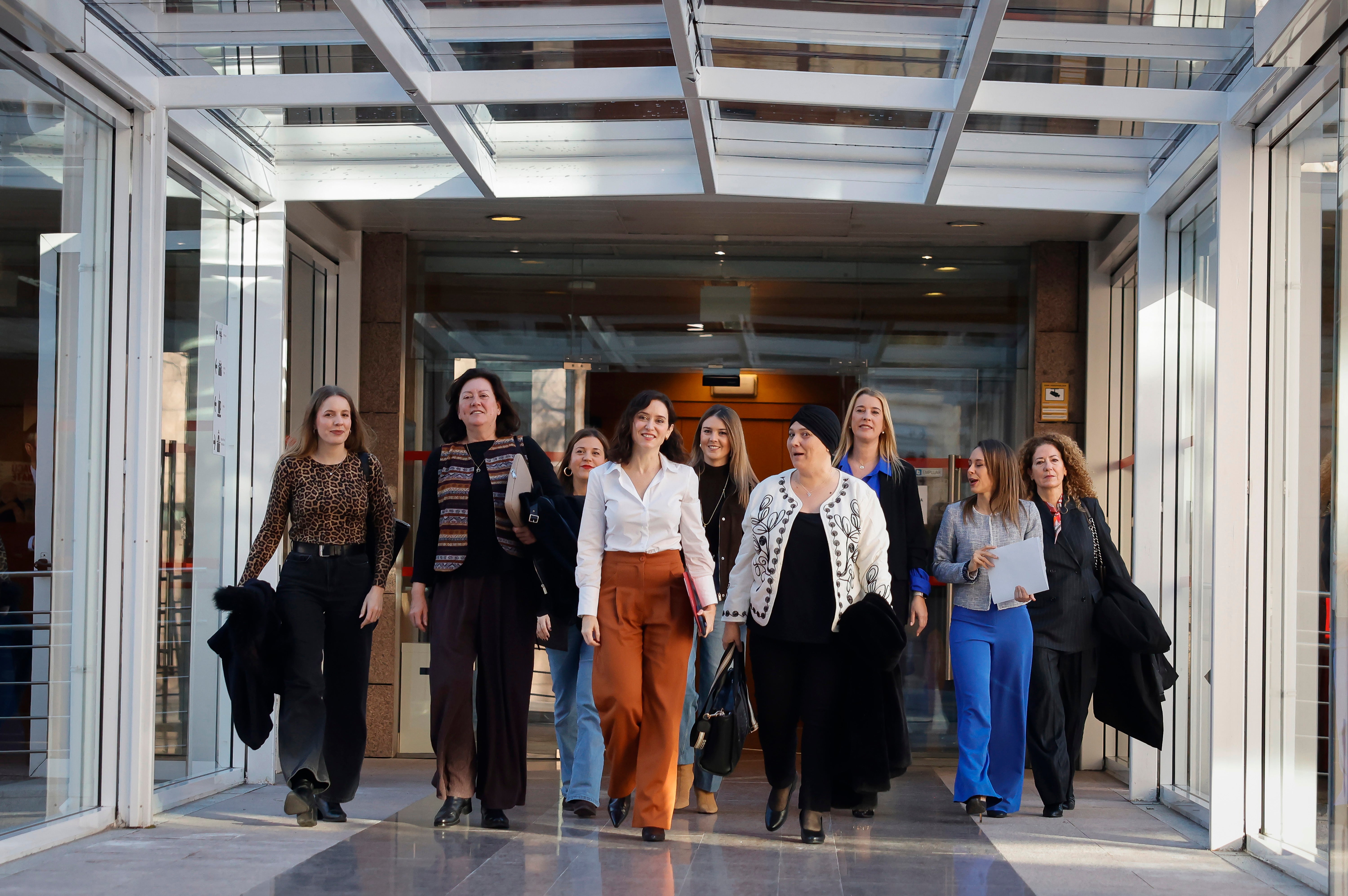 Ayuso avala el perfil del consejero Viciana frente a "saltimbanquis" y "porteros de puticlub" que PSOE y Más Madrid traen a la política Ayuso avala el perfil del consejero Viciana frente a "saltimbanquis" y "porteros de puticlub" que PSOE y Más Madrid traen a la política