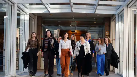 Ayuso avala el perfil del consejero Viciana frente a "saltimbanquis" y "porteros de puticlub" que PSOE y Más Madrid traen a la política Ayuso avala el perfil del consejero Viciana frente a "saltimbanquis" y "porteros de puticlub" que PSOE y Más Madrid traen a la política