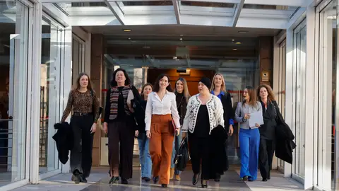 Ayuso avala el perfil del consejero Viciana frente a "saltimbanquis" y "porteros de puticlub" que PSOE y Más Madrid traen a la política Ayuso avala el perfil del consejero Viciana frente a "saltimbanquis" y "porteros de puticlub" que PSOE y Más Madrid traen a la política