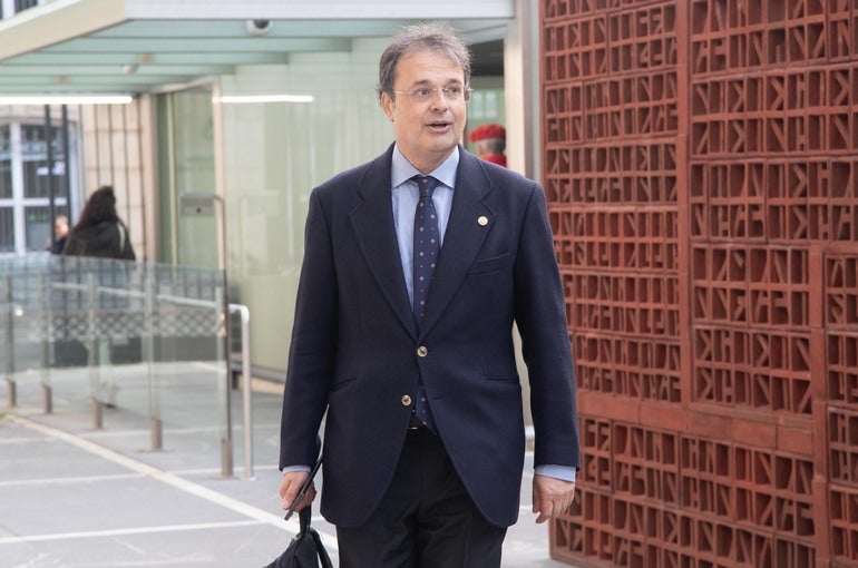 Euskadi pide al ministerio que negocie con los médicos, 'y si no está en condiciones, nosotros demandamos esa capacidad' Euskadi pide al ministerio que negocie con los médicos, 'y si no está en condiciones, nosotros demandamos esa capacidad'