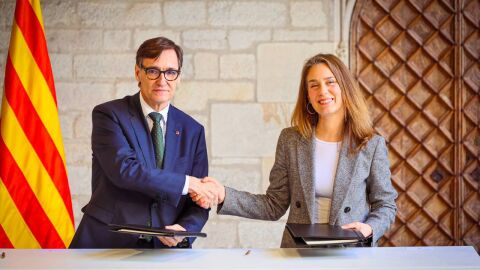 Salvador Illa i J&eacute;ssica Albiach signen l'acord sobre Pressupostos
