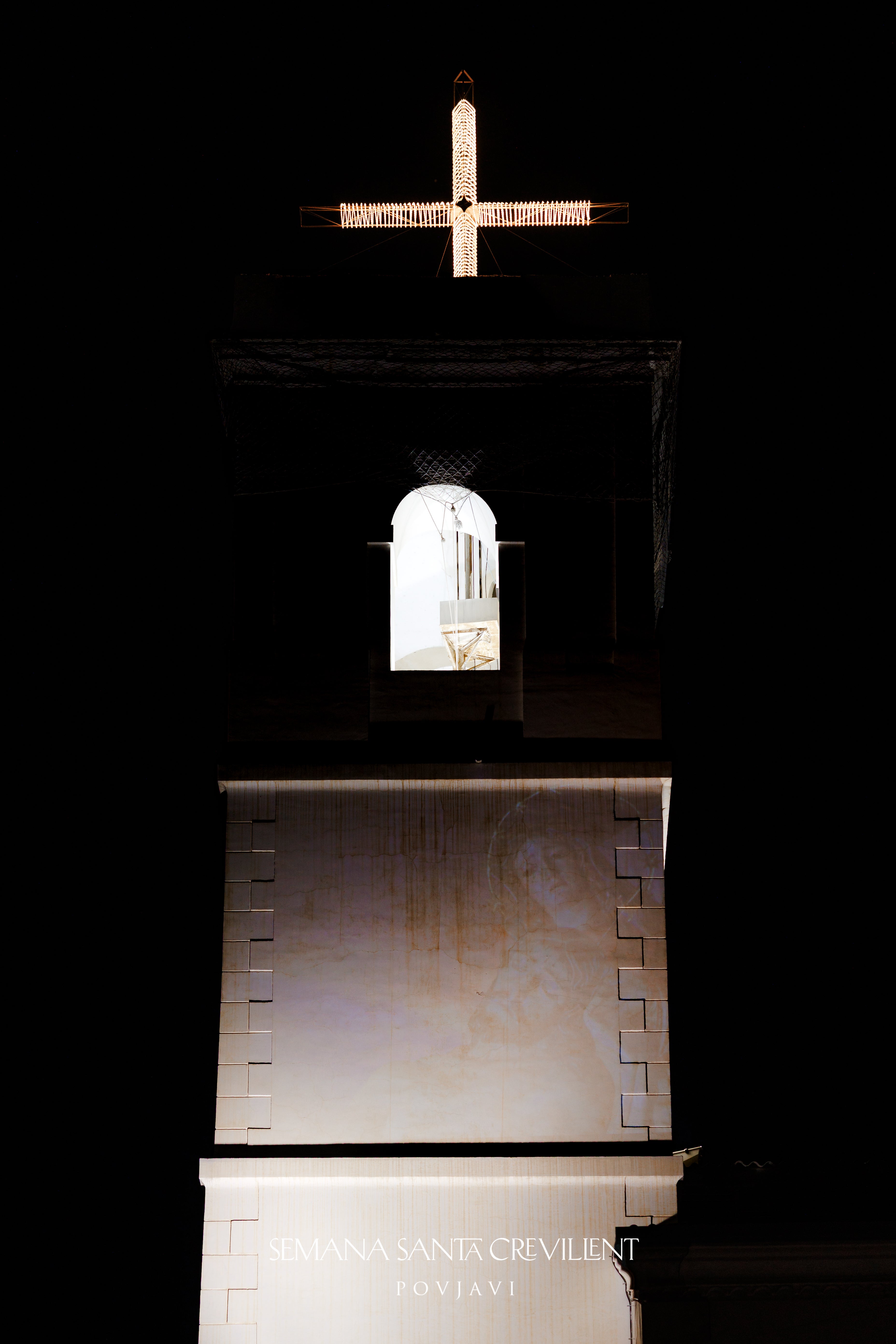 Crevillent ilumina la llegada de la Semana Santa con el encendido de la Cruz de la Cuaresma Crevillent ilumina la llegada de la Semana Santa con el encendido de la Cruz de la Cuaresma