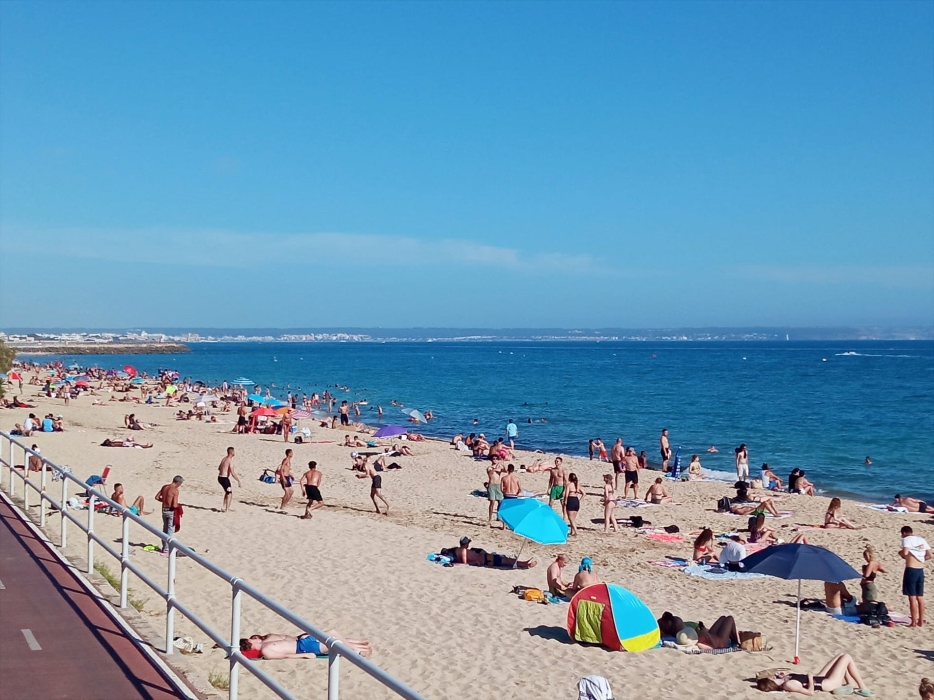Bañistas en una playa de Palma Bañistas en una playa de Palma