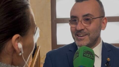 En un recorrido por las calles de Vila-real con una primera parada en el Ayuntamiento, con Jos&eacute; Benlloch. 