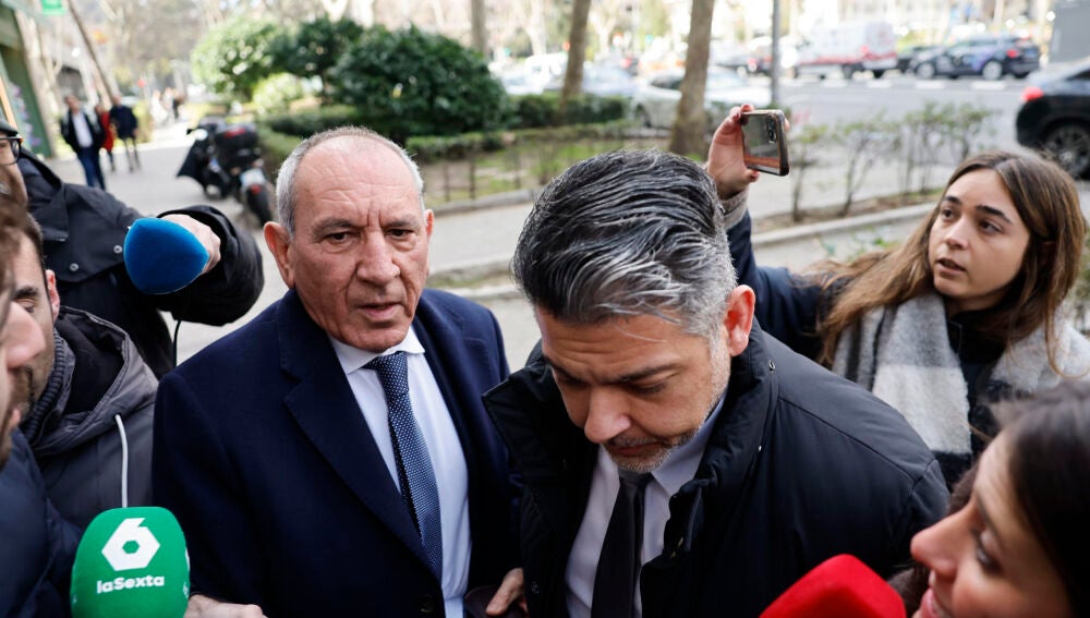 El exDAO, José Ángel Gónzalez, a su llegada este miércoles a su domicilio.